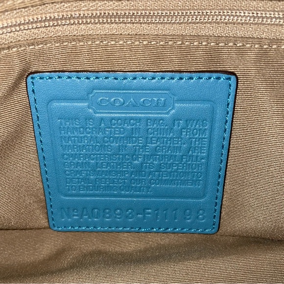 Coach Blue Leather Shoulder Bag! - Picture 4 of 8